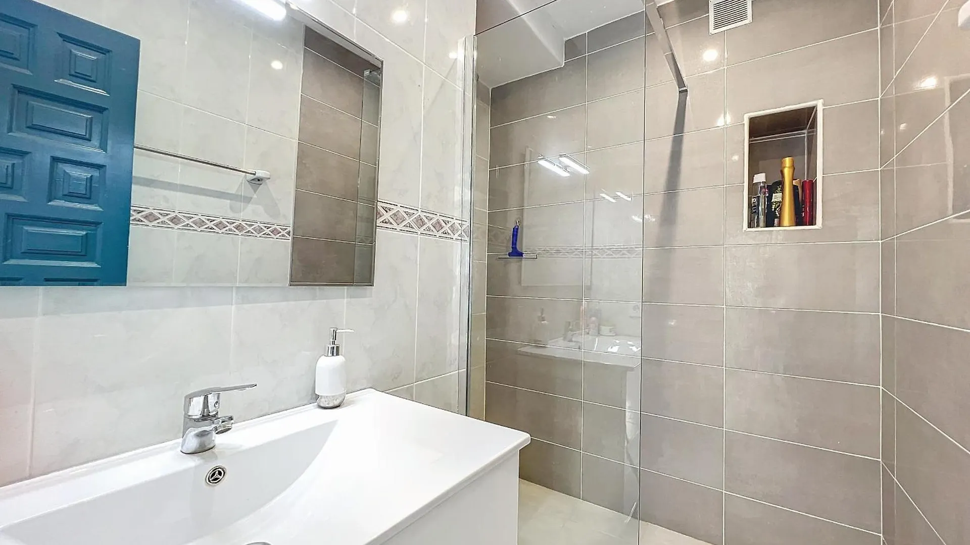 Gran Canal - Apartamento Visto Al Mar, 50 M De La Roses
